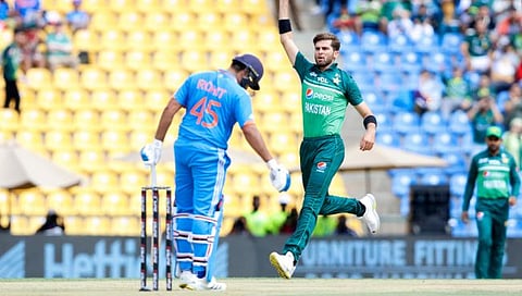 उणीव डावखुर्‍या जलदगती गोलंदाजांविरुद्ध सरावाची