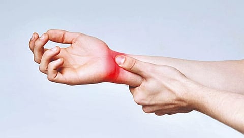 हातांमध्ये वेदना होण्याची कारणे कोणती?