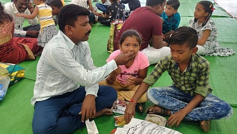 नागपूर : बंदिवानांच्या आप्तांशी गळाभेटीने कारागृहाच्या भिंतींना मायेचा पाझर