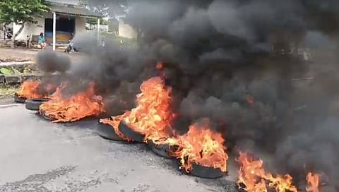 Maratha Andolan : सांगली-फलटण महामार्गावर टायर पेटवून निषेध