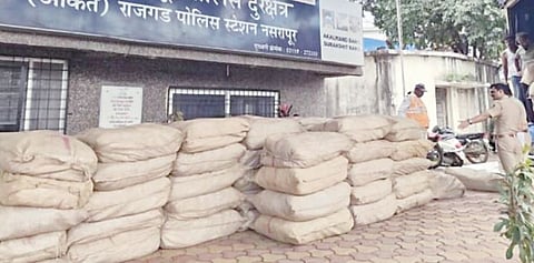 खेड शिवापूर टोलनाक्यावर ट्रकसह 65 लाखांचा गुटखा जप्त