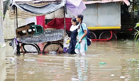 पिंपरी शहरात जोर‘धार’; रस्त्यावरून पाण्याचे लोट, चेंबर तुंबले