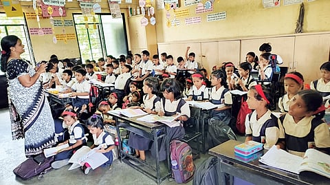 Pune School News : काय सांगता ! ३५० विद्यार्थ्यांना पाचच शिक्षक; पुण्यातील स्थिती