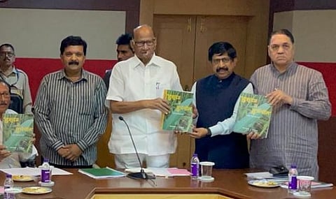 Sharad Pawar : साखर उद्योगाच्या एकत्रित माहितीचा ग्रंथ अभ्यासावा : शरद पवार