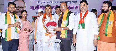 नगर तालुका महाविकास आघाडीला आणखी एक धक्का ; काँग्रेसचे रावसाहेब शेळके भाजपात