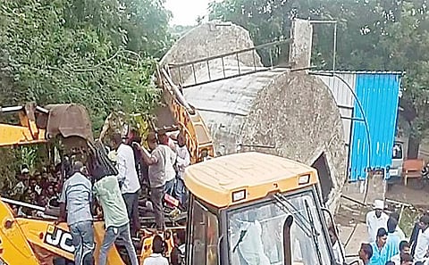 मोठी दुर्घटना टळली : कोपरगावात पाण्याची टाकी कोसळून दोघेजण जखमी