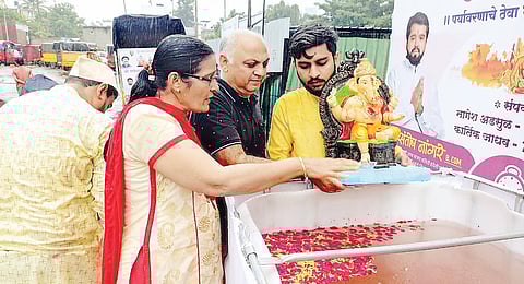 Ganeshotsav 2023 ; ‘गणपती गेले गावाला, चैन पडेना आम्हाला…’7 दिवसांच्या बाप्पाला भावपूर्ण निरोप