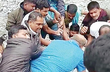 तरुणांचे बद्रीनाथमध्ये मदतकार्य; वाळकीच्या ग्रामस्थांचा पुढाकार