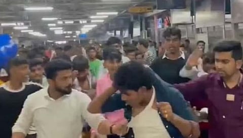 Thane News : मराठी माणसांवर टिप्पणी, परप्रांतीय फेरीवाल्यांना मनसैनिकांचा चोप