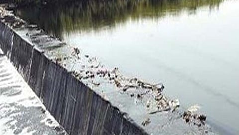 Raigad News : आठ दिवसात रंग बदलणारी उत्तरशिव नदी