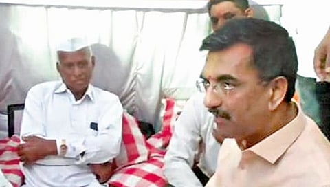 सातारा : मराठा आंदोलकांचा पालकंत्र्यांवर भडीमार