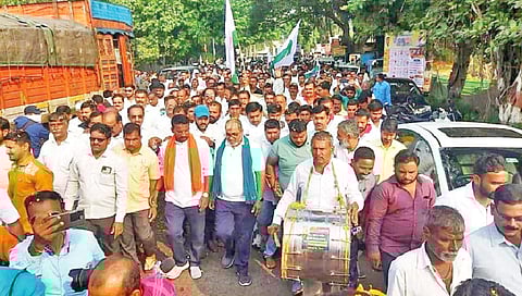 हिशेब पूर्ण करा, तरच यंदा ऊस पुरवू ; राजू शेट्टी यांचा इशारा