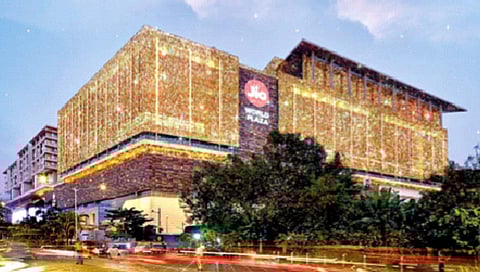 Luxury shopping mall : लक्झरी शॉपिंगचा देशातील सर्वात मोठा मॉल मुंबईमध्ये