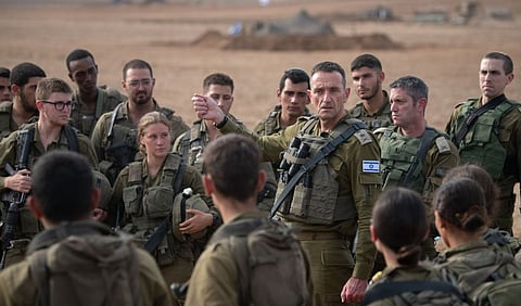 युद्धात विजय आणि हमासचा खात्‍मा या दोन बाबींवर आम्ही सर्व लक्ष केंद्रीत केले आहे, असे इस्‍त्रायलचे संरक्षण प्रमुख हर्झी हालेवी यांनी स्‍पष्‍ट केले आहे.