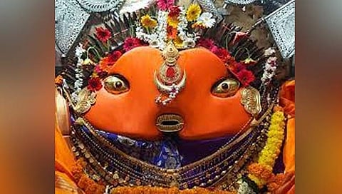 बीड : घटस्थापनेने श्री योगेश्वरी देवीच्या नवरात्रौत्सवास प्रारंभ