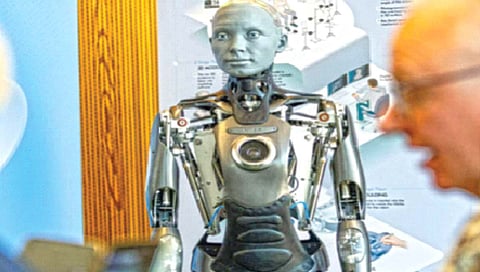 शाळेने चक्क ‘रोबो’लाच बनवले मुख्याध्यापक!