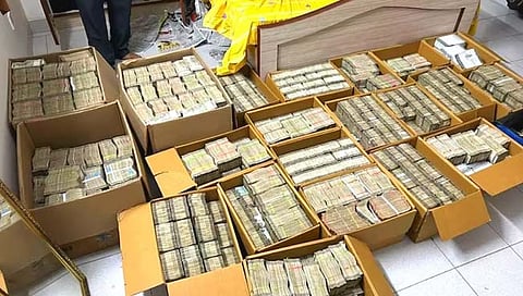 घरात 42 कोटींची रोकड सापडली