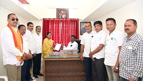 नाशिक: देवळाच्या नगराध्यक्ष पदासाठी भाग्यश्री पवार यांचा एकमेव अर्ज दाखल