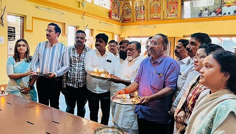 धुळे : परतीच्या पावसासाठी शिवसेनेकडून आई एकविरेची सामूहिक आरती