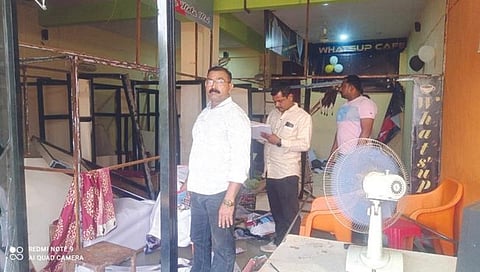 Nashik News : कॉफी शॉपच्या नावाखाली सुरु होतं वेगळचं…; पोलिसांचे छापे