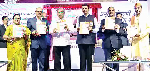 Devendra Fadnavis : सहकारी बँकांचे मोठे योगदान : देवेंद्र फडणवीस