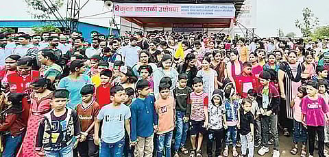 वडगाव मावळ : जनरल मोटर्स कामगार कुटुंबासह उतरले रस्त्यावर