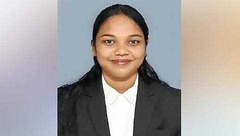 Chandrapur News: चंद्रपूरच्या आदिवासी तरुणीची शिक्षणासाठी लंडनवारी