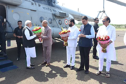 शिर्डी मोदीमय ! हेलीपॅडवर जोरदार स्वागत ; पाहा फोटो