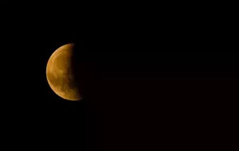 यंदाची कोजागिरी दुधाविनाच साजरी ? काय आहेत चंद्रग्रहणाचे संकेत