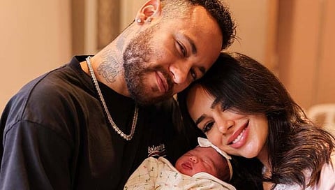 Neymar new baby | ब्राझीलचा स्टार फुटबॉलपटू नेमारला कन्यारत्न, पाहा फोटोज