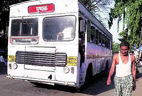 Pune News : पीएमपीची एकच ‘पुष्पक’ सेवा ! पीएमपी प्रशासनाचे दुर्लक्ष