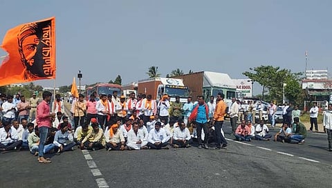 सोलापूर-धुळे महामार्गावर रास्‍तारोको