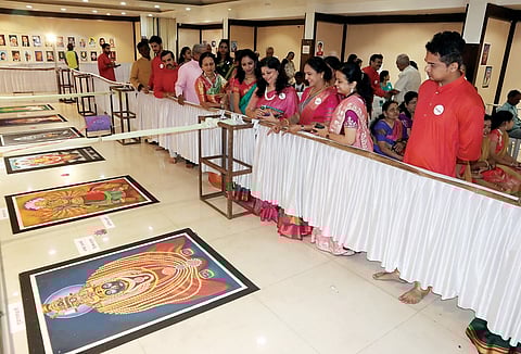 Pune News : ‘आदिशक्ती’ रंगावली प्रदर्शनात साकारली देवींची विविध रूपे