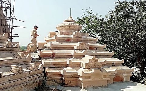 पाथर्डी : हनुमान मंदिराच्या कळसांची चोरी; साडेतीन लाख रुपयांचा ऐवज लंपास