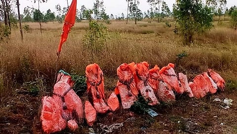 कोल्हापूर : बोरवडे येथे दगडी मूर्तींची अघोरी पूजा; ग्रामस्थांत भीती