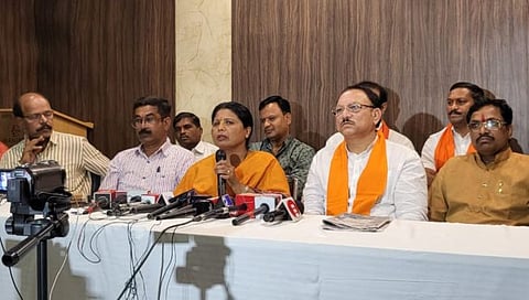 गृह खाते सांभाळण्यात उपमुख्यमंत्री फडणवीस असमर्थ; सुषमा अंधारेंची टीका