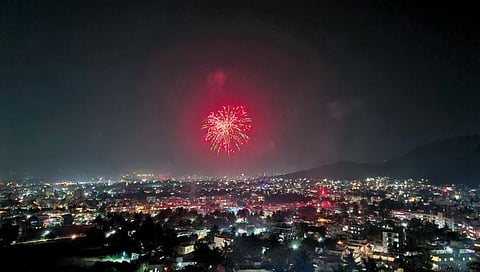 ‘लखलख चंदेरी, सोनेरी तेजाची सारी दुनिया’