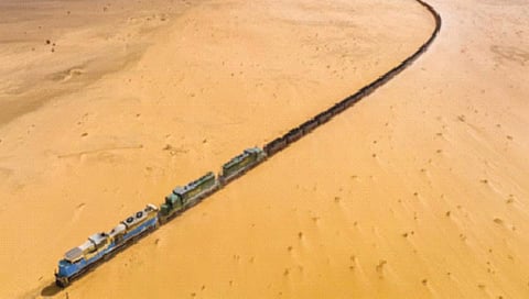 तब्बल 200 डब्यांची अजस्र ट्रेन!