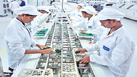 अर्थकारण : मोबाईल निर्यातदार भारत