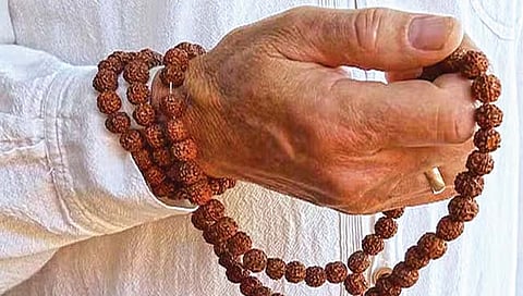 Cancer : कर्करोगावरील उपचारात रुद्राक्ष ठरू शकतात गुणकारी