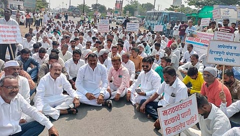 छ. संभाजीनगर : पैठण येथे नाथसागर धरणात पाणी सोडण्यासाठी रास्ता रोको