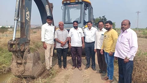 धुळे : रब्बी हंगामासाठी लाटीपाडा धरणाच्या कालव्याची स्वच्छता