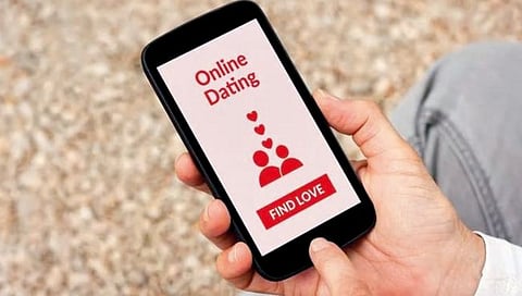 टिंग ॲप्सवर बनावट प्रोफाइल बनवून ७०० महिलांची फसवणूक प्रकरणी तरुणाला अटक
