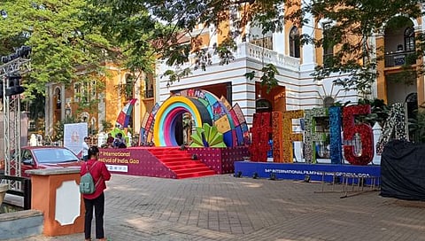 IFFI : पणजी नटली अन् इफ्फी सजली; कलाकारांच्या स्वागतासाठी सजविण्यात आलेला रेड कार्पेट