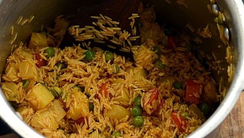 बाप रे बाप! विष्णू मनोहर यांनी केला 10 हजार किलोचा मसाले भात