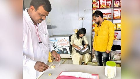 सातारा :जिल्ह्यातील मिठाईंच्या दुकानांवर छापे