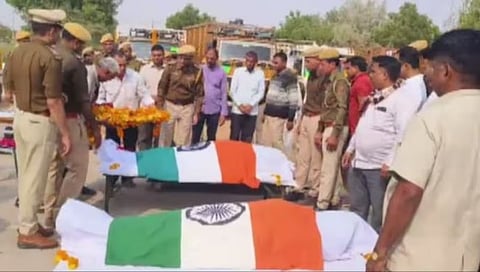 Rajasthan :  राजस्थानमध्‍ये अपघातात PM मोदींच्या निवडणूक रॅलीतील ६ पाेलीस कर्मचारी ठार