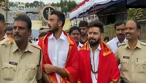 ऋषभ पंत, अक्षर पटेल यांनी घेतले तिरुपती बालाजीचे दर्शन