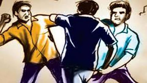 सातारा :  फटाके फोडण्याच्या कारणावरून पाठलाग करून युवकावर वार