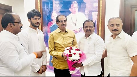 सांगली : प्रा. सिद्धार्थ जाधव ठाकरे गटात दाखल